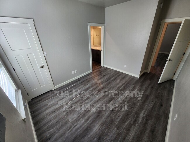 Foto del edificio - 219 S Hope Ave