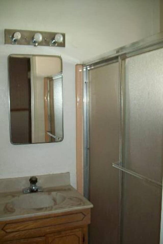 Building Photo - Spacious 5 Bedroom Tempe Home with Bonus Living Areas