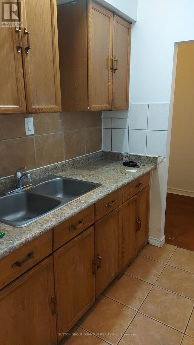 Building Photo - 2881 Lawrence Ave E