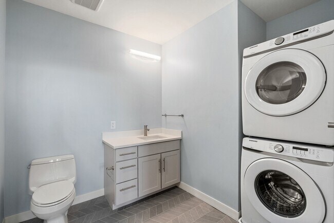 Building Photo - 136 Babcock St