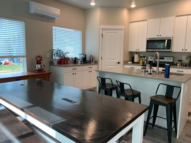 Building Photo - 2869 Sandwood Ln