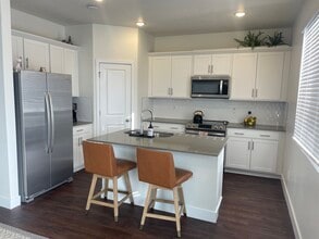 Building Photo - 1186 Redbud Dr