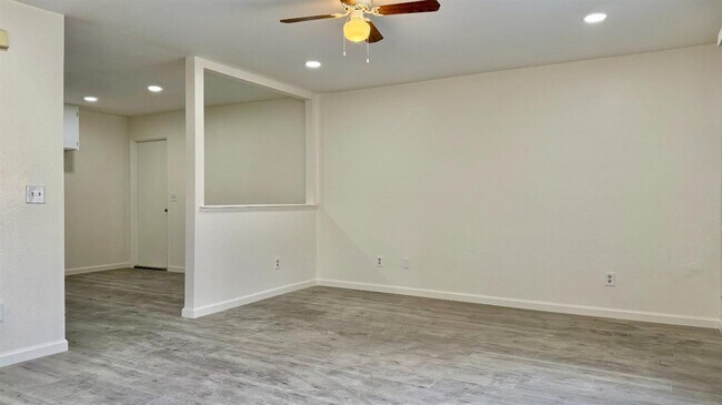 Foto del edificio - 2447 Knowlwood Dr