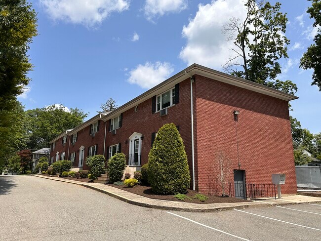 Building Photo - 76 Hunt Ave