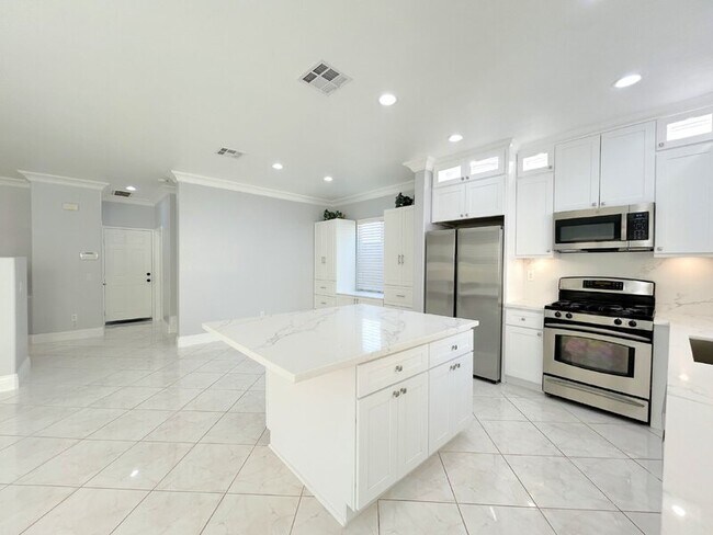 Building Photo - 12445 Sonoma Dr