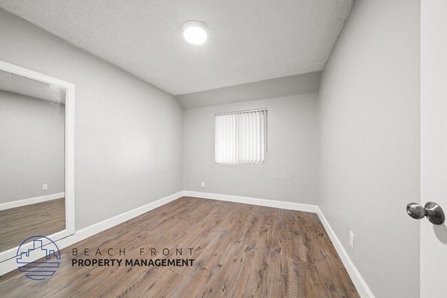 Foto del edificio - 8232 Wilcox Ave