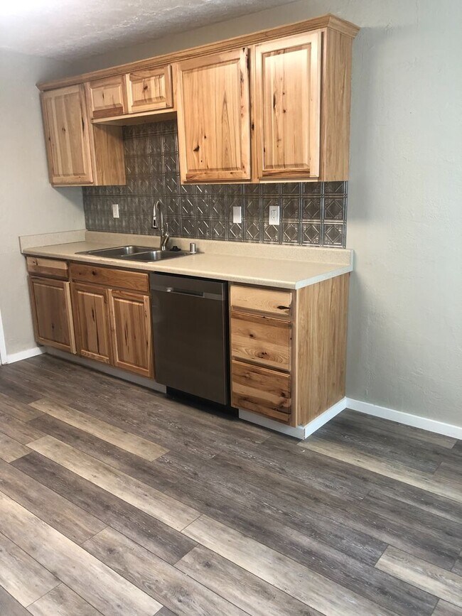 Foto del edificio - 605 Leila Ave