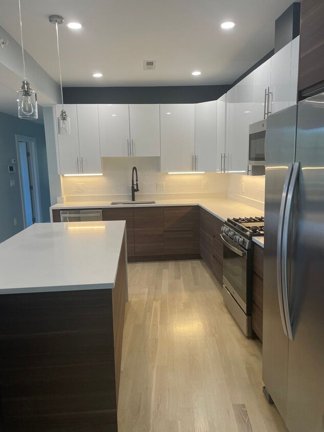 Beautiful brand new three bedroom, Laundry in unit - Beautiful brand new three bedroom, Laundry in unit