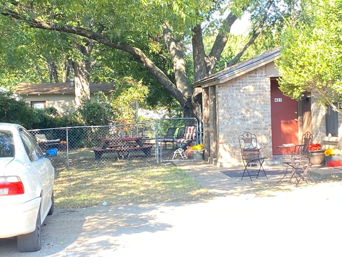 429 N Wilhite, Cleburne, TX 76031 Townhome Rentals in Cleburne TX