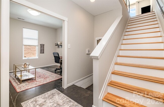 Foto del edificio - 925 Westbrook Dr