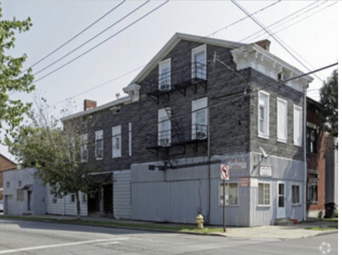 Primary Photo - 502 E 17th St