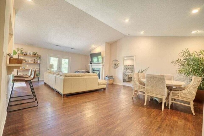 Foto del edificio - 3636 Augusta Dr