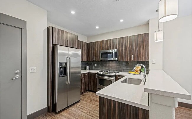 Building Photo - This TURNKEY one bed, one bath unit is loc...
