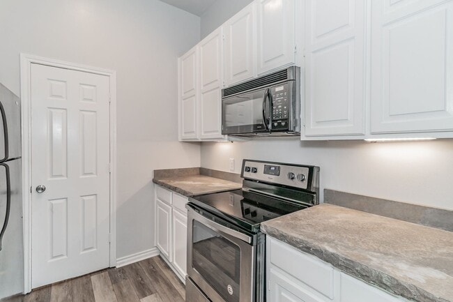 Building Photo - Birchman Place Townhomes - Now Leasing