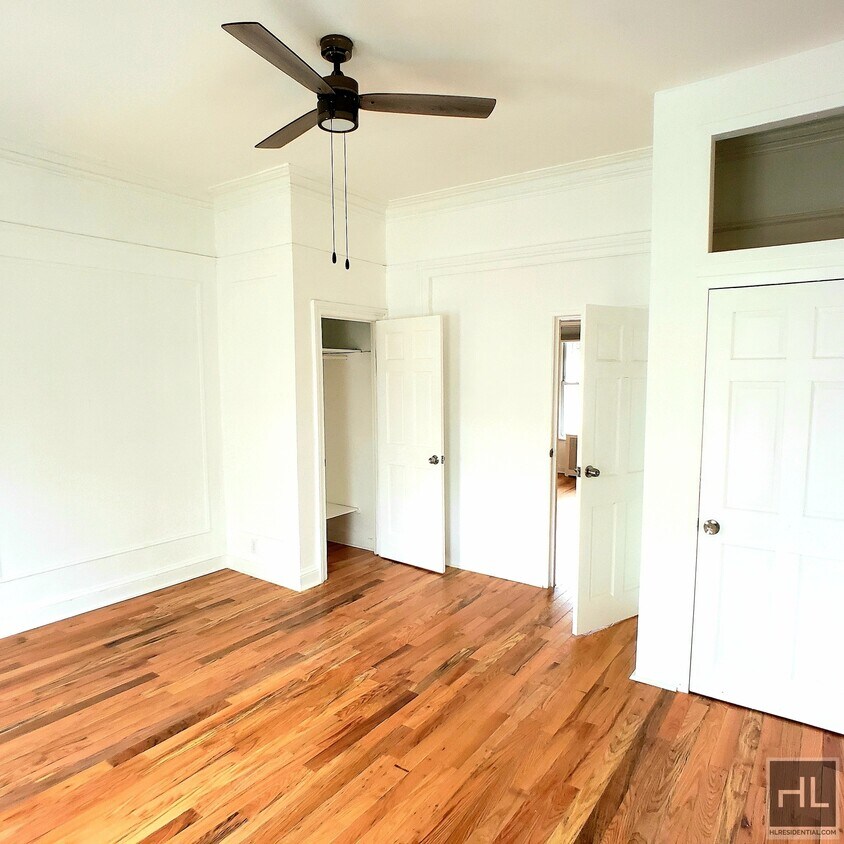 Foto principal - Floor through 3 Bedroom with backyard on W...