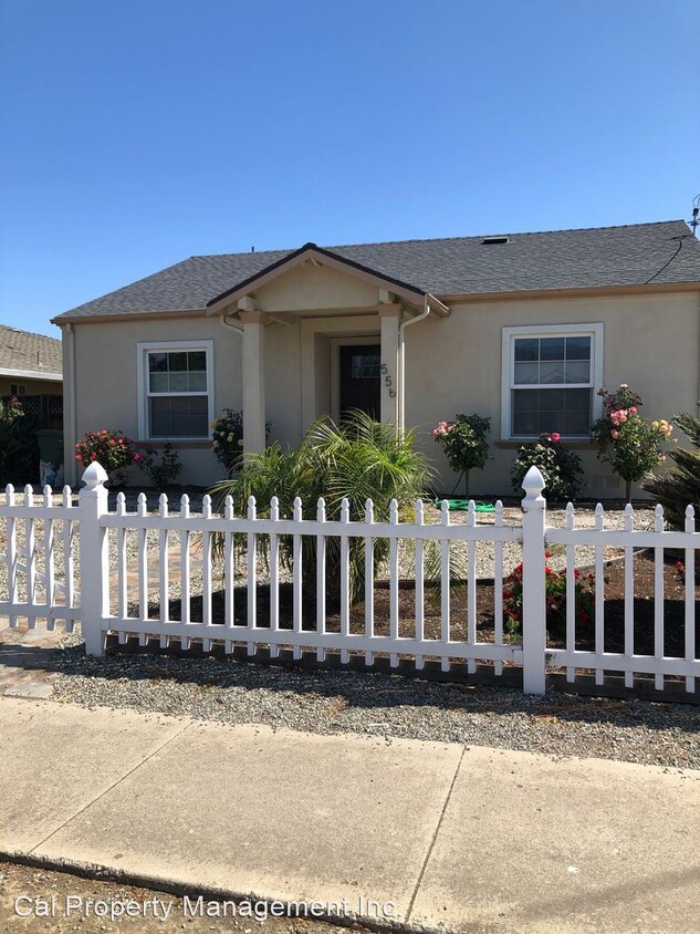 Foto principal - 3 br, 1 bath House - 556 Belden Ave.