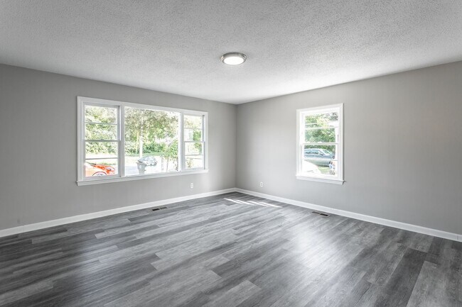 Building Photo - 2 Bedroom at Mill Town