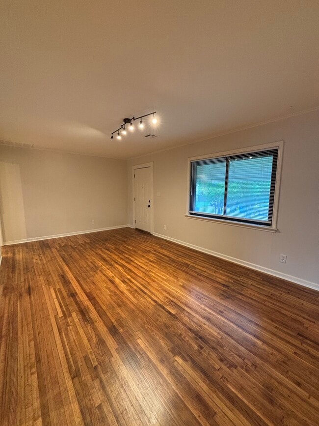 Building Photo - 2725 N Boulder Ave