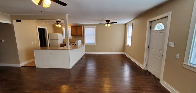 Building Photo - 3 Bedroom with open living room/kitchen/dining area, all on one floor including laundry!