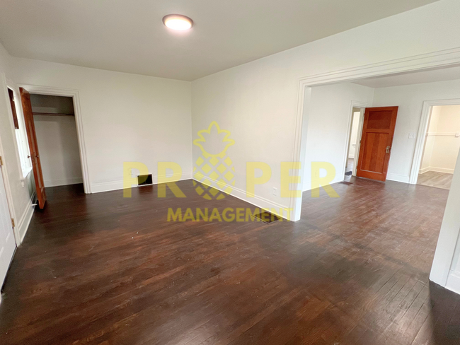 Building Photo - 2 bedrooms 1 bathrooms house for rent