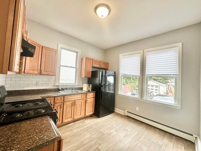 Building Photo - 130 Grant Ave