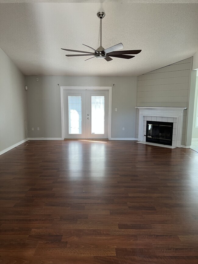 Foto del edificio - 160 Nicole Ln