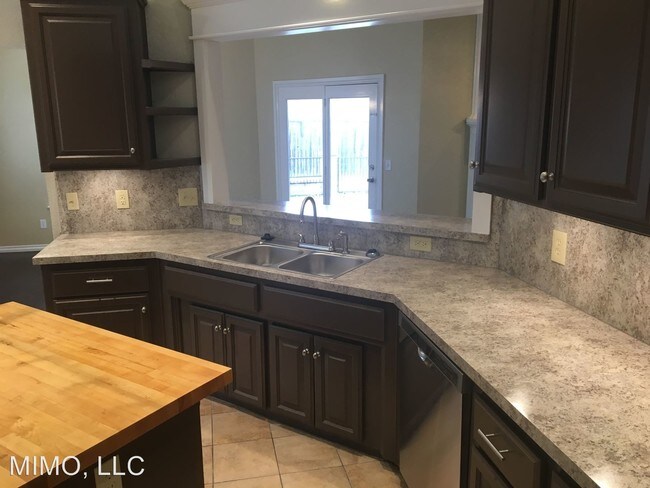 Foto del edificio - 8401 Barkwood Ln