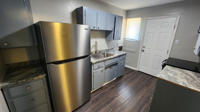 Building Photo - Renovated 3BR/1BA Single Family Home in NW...