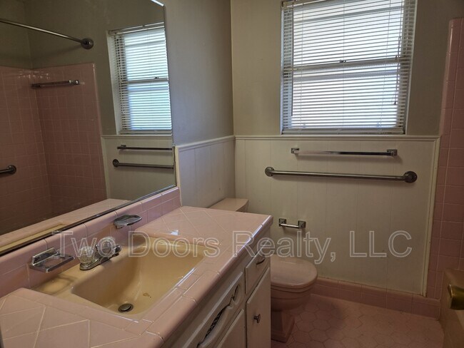 Foto del edificio - 3225 N Ridgewood Dr
