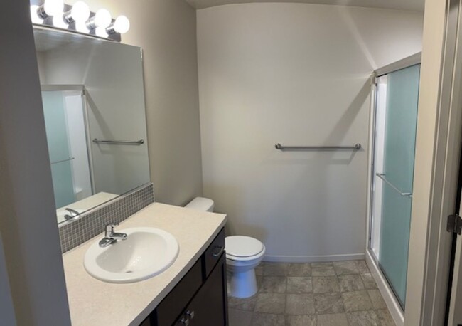 Building Photo - Moen Fields 3 Bed 3 Bath Garden Townhome a...