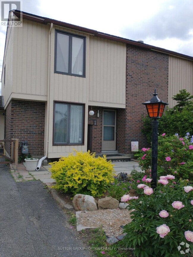Building Photo - 68 Elvaston Ave