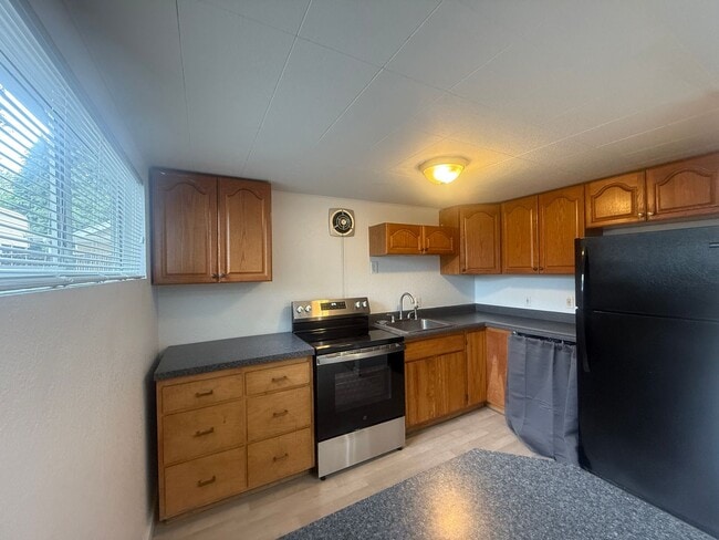 Building Photo - Detached 1 Bed 1 Bath ADU Pet Friendly