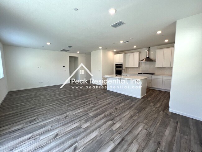 Foto del edificio - Brand New 3bd/2ba Folsom Home-Must See!