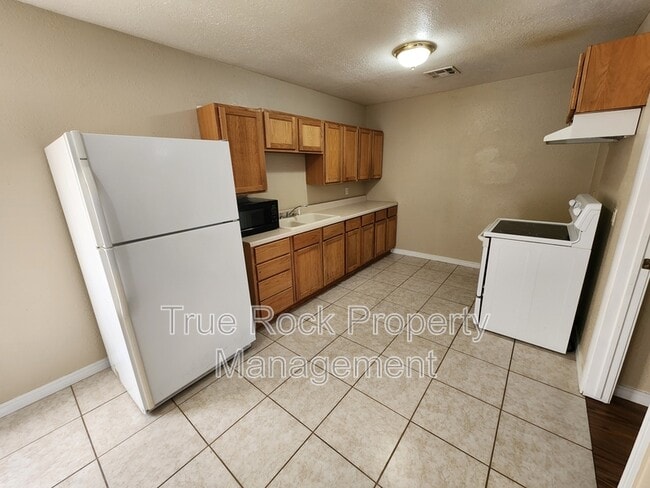 Foto del edificio - 218 E 14th St