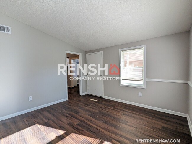 Building Photo - Renovated 3 Bed / 1 Bath - Move in Ready!