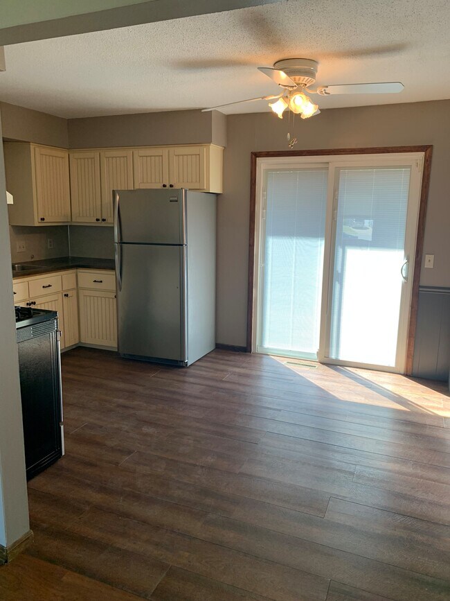 Foto del edificio - 5693 Roseworth Ct SE