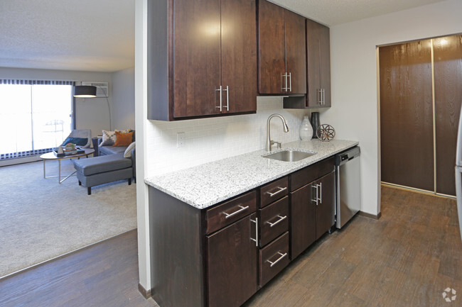 2BR, 1 1/2BA - 952 SF - Aspenwoods Apartments