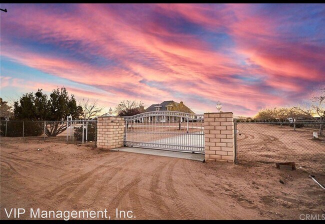 Foto del edificio - 5 br, 6 bath House - 8250 Cataba Rd