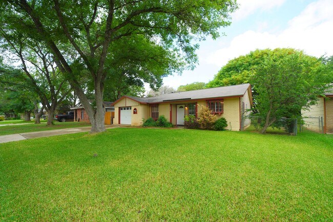 Building Photo - 221 Judith Ann Dr
