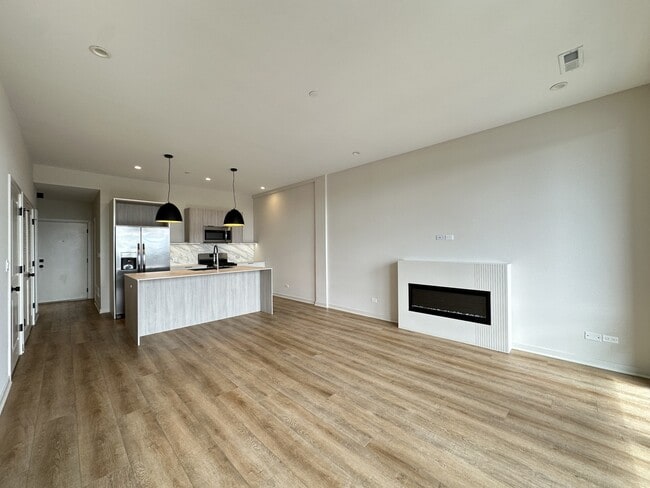 Building Photo - 3215 N Narragansett Ave