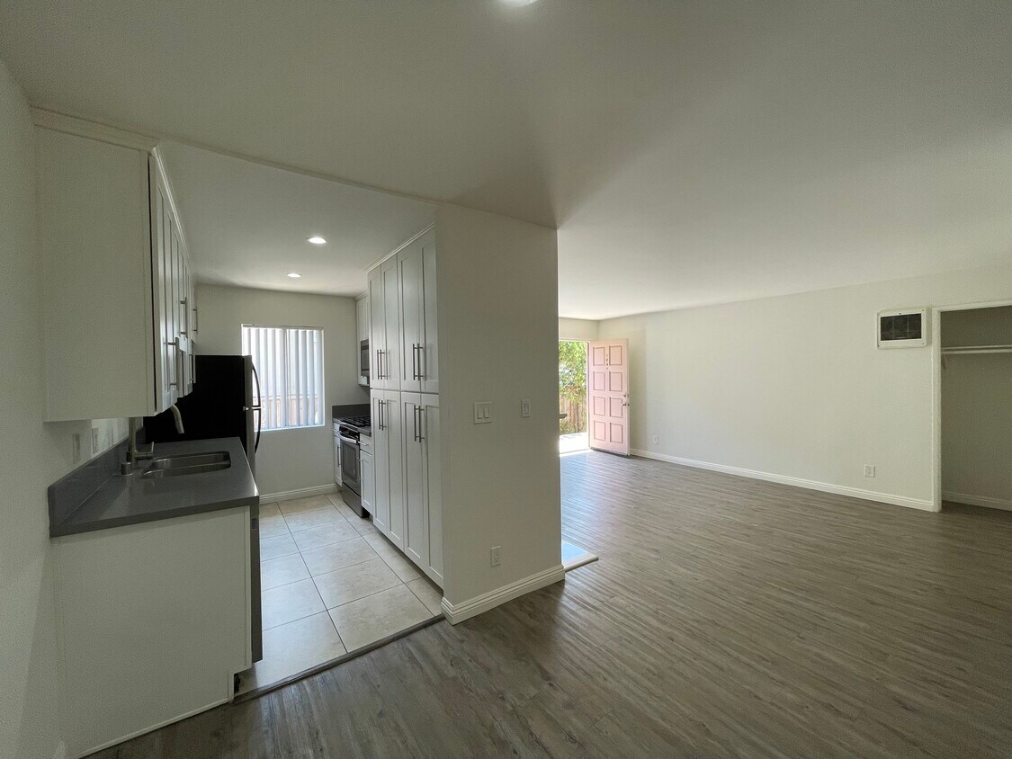 Foto principal - 3724 S Bentley Ave