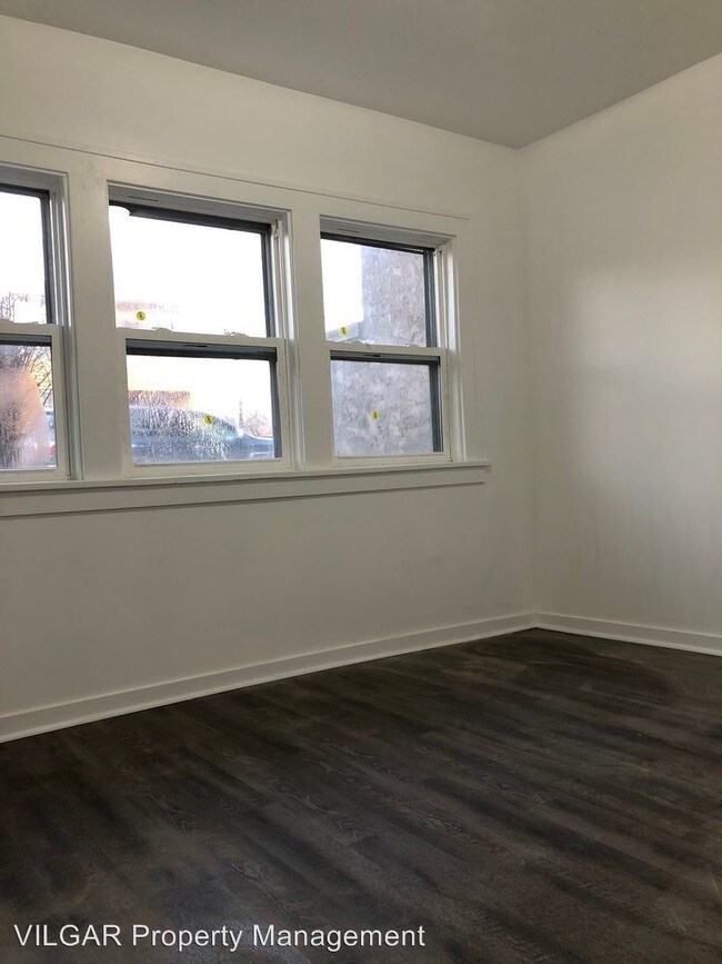 Building Photo - 809 W 11th Ave