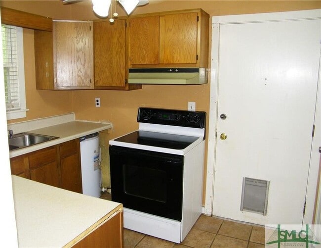 Building Photo - Single-family home