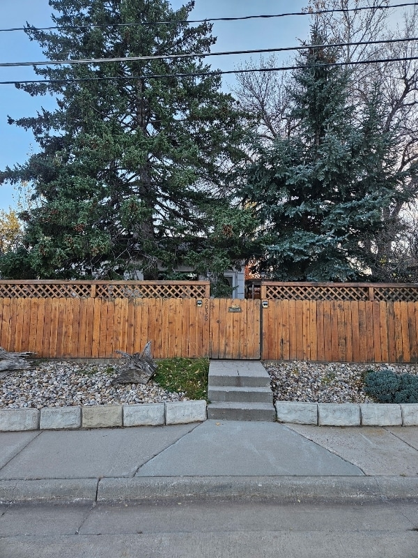 Primary Photo - 2038 W Sherman St