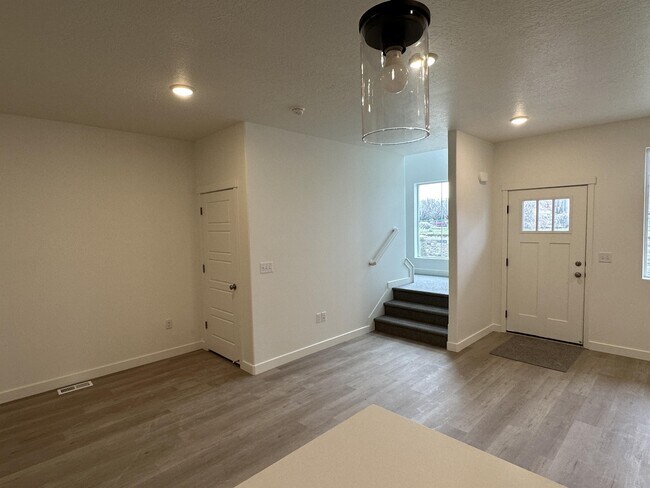 Building Photo - 4712 W Miramonte Wy