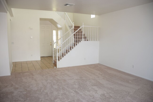 Building Photo - SPACIOUS TWO STORY HOME AT END OF CULDESAC!