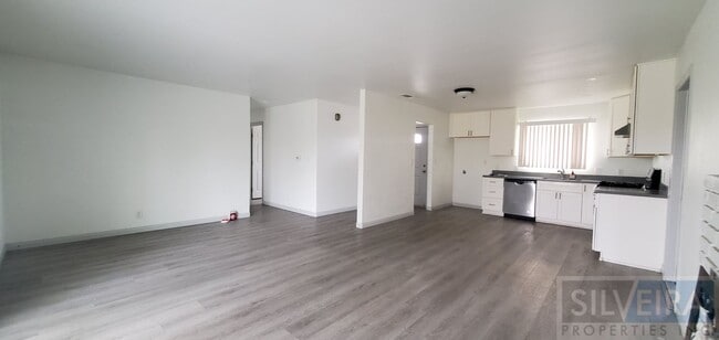 Foto del edificio - Four bedroom house available!