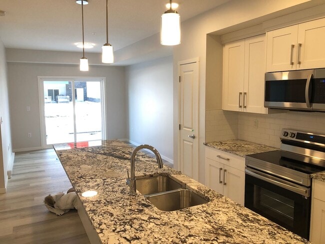 Building Photo - Convenient 1 Bd/1 Bth, Main Floor Unit in ...
