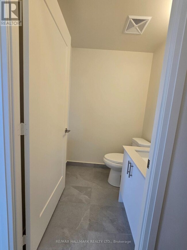 Building Photo - 27 Korda Gate