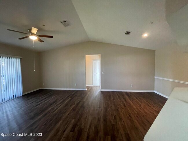 Foto del edificio - 7667 N Wickham Rd